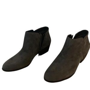 Cute grey booties, never worn